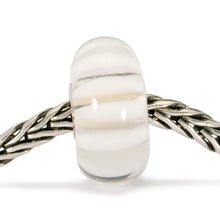 Trollbeads Weiße Streifen | White Stripe Bead | Artikelnummer: TGLBE-10091 | Hauptwerkstoff: Glas | Designer: Lise Aagaard