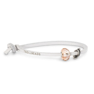 Trollbeads Lederband Single weiß mit Silber und Prisma Bead | Single Leather Bracelet White with Silver and Prism Bead