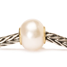 Trollbeads Weiße Perle mit Gold | White Pearl Bead with Gold Core | Artikelnummer: TAGBE-00086 | Hauptwerkstoff: Gold | Designer: Lise Aagaard