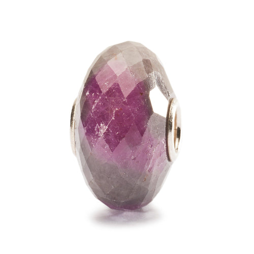 Trollbeads Felsrubin | Ruby Rock Bead | Artikelnummer: TSTBE-20015 | Hauptwerkstoff: Edelstein | Designer: Lise Aagaard