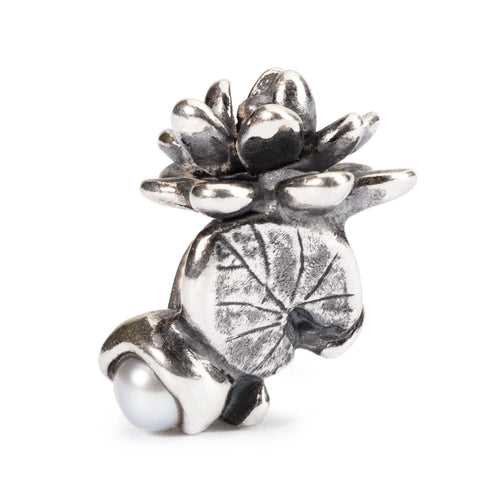 Trollbeads Seerosen Juli | Water Lilies of July Bead | Artikelnummer: TAGBE-00033 | Hauptwerkstoff: Silber | Designer: Søren Nielsen