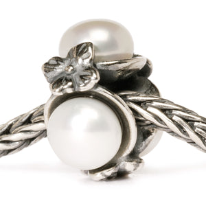 Trollbeads Dreifache weiße Perle | Triple Pearl Bead White | Artikelnummer: TAGBE-00094 | Hauptwerkstoff: Silber | Designer: Lise Aagaard